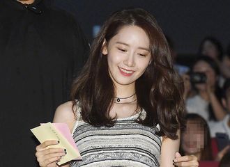 [分享]190810 林允儿清爽亮相《EXIT》舞台问候活动 今天也用美貌努力工作了！