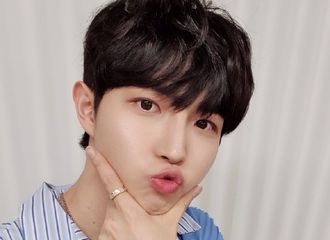[新闻]190811 奂尼的脚印🐾，周末一起愉快度过的我们WIN:D🍃爱你们哦