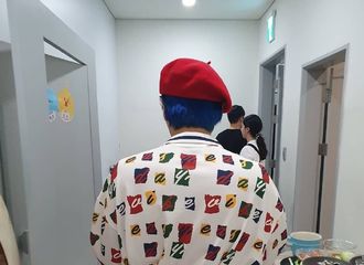 [分享]190816 特造上线一波彩虹屁 肩膀流氓+小蛮腰身名不虚传！