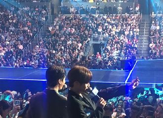 [新闻]190818 李大辉出席 KCON LA，观众席近距离和粉丝们接触