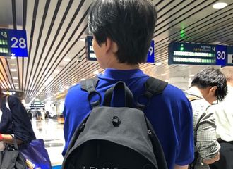 [分享]190823 亚麻深灰绿？令人捉摸不透的圭贤新发色