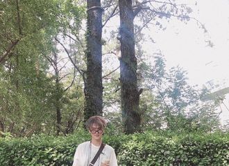 [分享]190823 艺声隐藏已久的新发色终于公开了！大家觉得还满意吗？