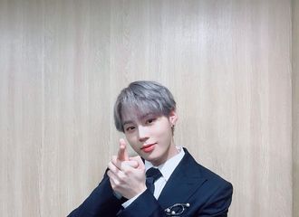 [新闻]190823 河成云获得《2019 SOBA》本赏，在舞台上会发光的河成云🌟