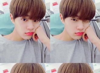 [新闻]190824 李大辉和朴佑镇所在的AB6IX抵达中国香港，期待精彩表现