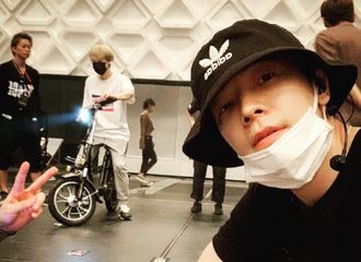 [分享]190831 甜心小虎的假期 和李赫宰一起骑车车度过美好周五 