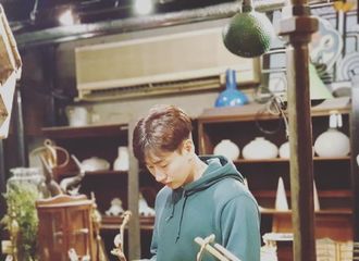 [分享]191023 现实姐弟两人“狗仔队风”互拍 素拉姐精准吐槽李赫宰拍照技术