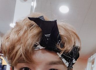 [分享]191102 一秒又打回成妈粉 这个发带旭真是太嫩了 