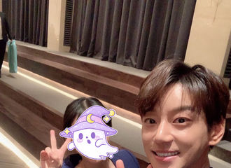 [分享]191103 善良的致列nim 合影时为女生考虑十分贴心