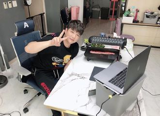 [分享]191106 童童今日公开近照 哥哥真的瘦了好多哦TT