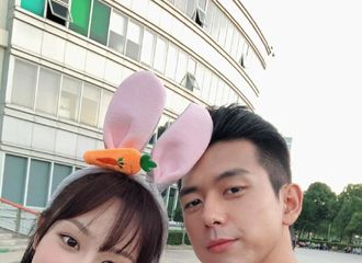 [新闻]191107 祝佟年和韩商言友谊长存 李现发文晒合照为杨紫庆生