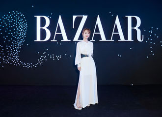 [新闻]191117 杨紫一袭白裙倾情演唱《水星记》 人美歌甜，温暖而耀眼