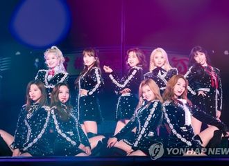 [新闻]191122 日专二辑《&TWICE》登上oricon排行榜一位！