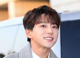 [新闻]191228 黄致列《Happy together4 》录制上班路 一大早就意气风发帅气十足