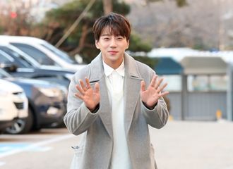 [新闻]200102 黄致列将担任声乐导师出演KBS新综艺《音痴逃脫生存-Texit》