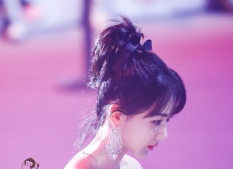 [新闻]200109 仙女紫一袭樱花粉裙亮相头条盛典 获奖后发文感谢大家：2020继续努力