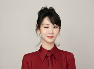 [新闻]200125 请查收新年表情六连拍 杨文静下班收工送上鼠年第一发 