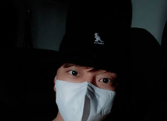 [分享]200221 每次必不可少的报平安暖心致列出现，祝今晚演出顺利！