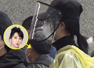 [新闻]200309 杨紫全副武装现身机场准备复工 硬核防护造型引发热议