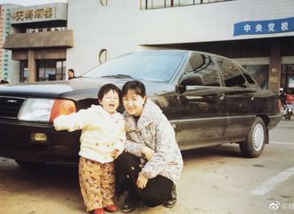 [新闻]200419 杨紫发博祝妈妈生日快乐 了不起的妈妈和了不起的姑娘