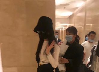 [新闻]200630 是新鲜到不能再新鲜的姐姐！赵丽颖《中餐厅》相关路透曝光