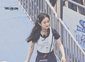 [分享]200715 妇女能顶半边天 赵丽颖拉货走出乱世巨星的姿态