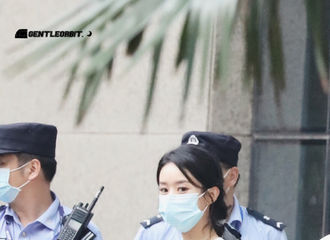 [新闻]200720 赵丽颖昨日《中餐厅》武汉录制路透合集 又是为平民英雄送爱心餐的一天