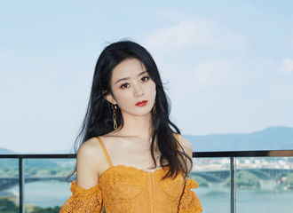 [新闻]200731 《中餐厅4》的财务经理酷飒上线 赵丽颖发布会造型抢先看