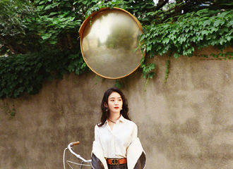 [新闻]200904 仙女亲身演绎初秋穿搭指南 赵丽颖秋冬大片心动来袭
