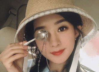 [新闻]200912 今天为颖&虫双向的爱意疯狂流泪 赵丽颖第一次十八宫格自拍照来了！
