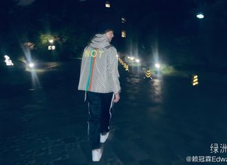 [新闻]201026 赖冠霖清晨上线更博 想和霖霖子在成都的街头走一走！ 