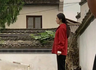 [新闻]201029 网曝赵丽颖《幸福到万家》生图路透 姐姐朴素打扮十分贴近角色