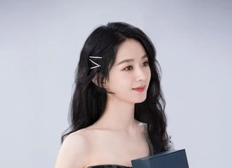 [新闻]201030 浪琴投递赵丽颖全新品牌物料 是穿黑色礼裙的优雅公主
