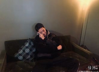 [新闻]201103 赖冠霖上线分享日常 剪刀手小树杈传来晚间问候