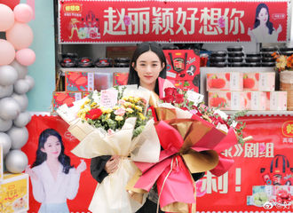 [新闻]201107 好想你终于送来剧组探班照 抱花的幸福小姐姐今年刚巧十八吧？
