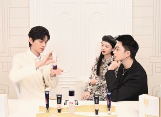 [新闻]201119 活在他人合影里的丁禹兮系列加一 业余“美妆博主”重出江湖