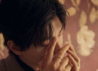 [新闻]201212 油画少年丁禹兮现身国剧盛典 在线为你安利《月光变奏曲》