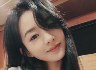 [新闻]201217 某女明星请不要明知故问 赵丽颖分享自拍发问：交代重要还是自拍重要？