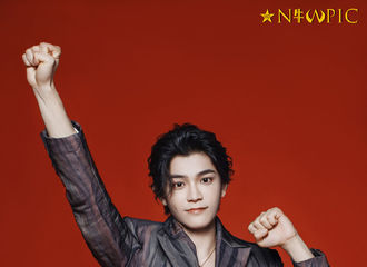 [新闻]210208 丁禹兮用pose送上新年最诚挚的祝福 2021也继续勇敢向前奔跑吧！