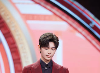 [新闻]210213 丁禹兮东方卫视春晚舞台回顾 与Joyside乐队惊喜合作唱响少年的梦想与热爱