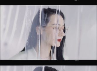 [新闻]210304 迪丽热巴全新眼镜广告大片公开 化身冷艳御姐释放撩人魅力