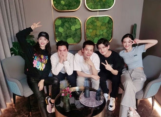 [新闻]210419 这是什么惊喜的梦幻联动 杨洋与任嘉伦宣璐同框为徐海乔庆生