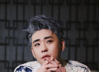 [新闻]210511 张云雷工作室分享周一福利 磊磊灰发大片竟还有漏网之鱼