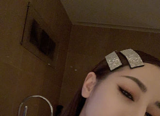 [分享]210515 去年今日|迪丽热巴更博晒自拍 发卡闪耀的明艳大美人在线清库存
