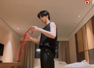 [新闻]210516 知名健身博主更新二头肌训练日记 陈立农出关倒计时不影响锻炼