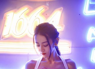[新闻]210527 迪丽热巴今日出席1664品牌活动 修身白裙包裹热辣身材真的鲨疯了！