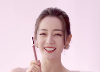 [新闻]210527 迪丽热巴品牌宣传视频公开 甜美可爱是高贵小公主没错了！