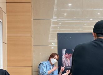 [分享]210603 今日份新鲜偶遇，珉锡出门去看音乐剧啦！