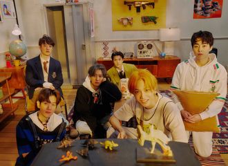 [分享]210605 EXO KAI出道9年第一次染橘色头发+学生概念