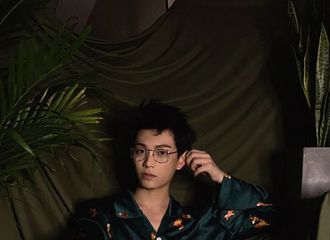 [新闻]210608 小丁自力更生DIY染头 却遭遇重大滑铁卢事件染了一手洗不掉