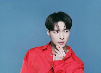 [新闻]210611 张艺兴身着Valentino2021早秋男士系列拍摄EXO回归专辑MV
